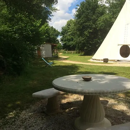 Luxury tent Tipi Au Logis De L'espoir *